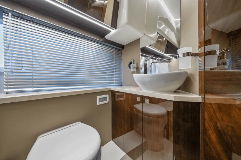 Slide: The Image of Galeon 400 FLY 2021 - 34