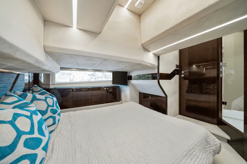 Slide: The Image of Galeon 400 FLY 2021 - 36