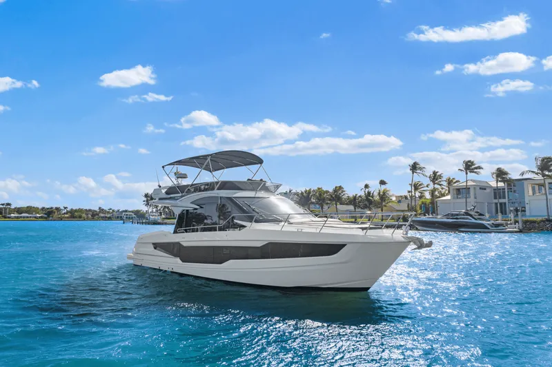 Slide: The Image of Galeon 400 FLY 2021 - 7