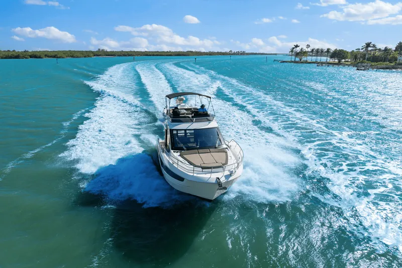 Slide: The Image of Galeon 400 FLY 2021 - 9