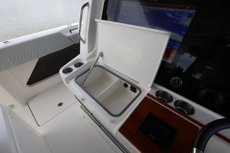 Slide: The Image of Aquila 47 Molokai 2024 - 54