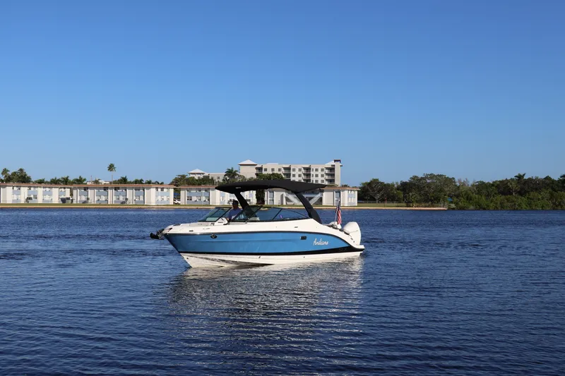 Slide: The Image of Sea Ray 280 SLX OUTBOARD 2024 - 10