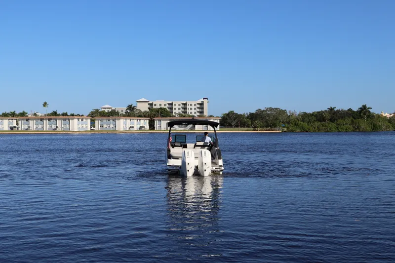 Slide: The Image of Sea Ray 280 SLX OUTBOARD 2024 - 17