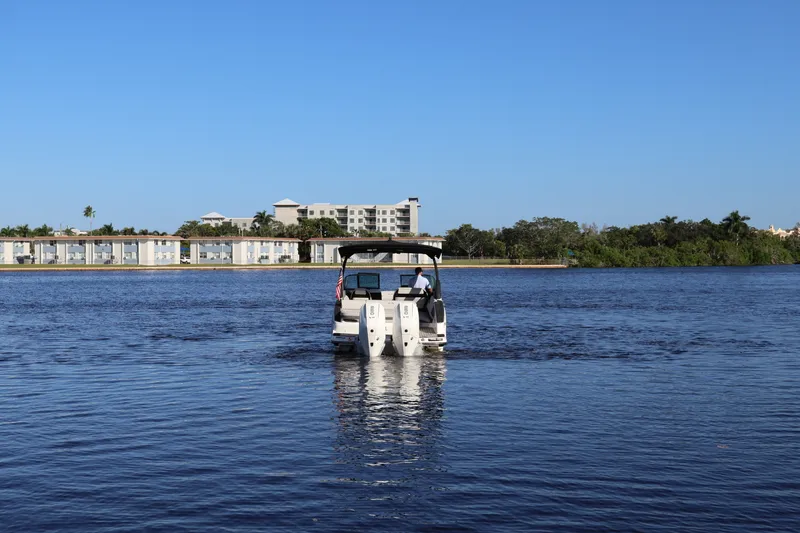 Slide: The Image of Sea Ray 280 SLX OUTBOARD 2024 - 18