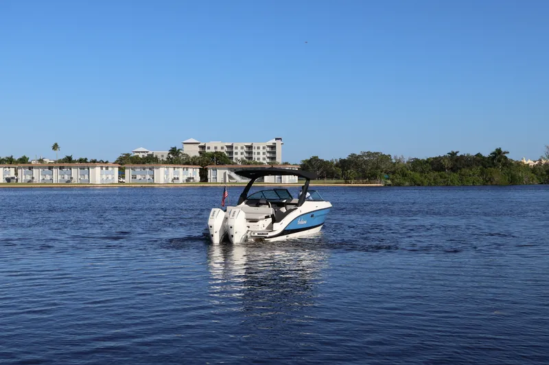 Slide: The Image of Sea Ray 280 SLX OUTBOARD 2024 - 19