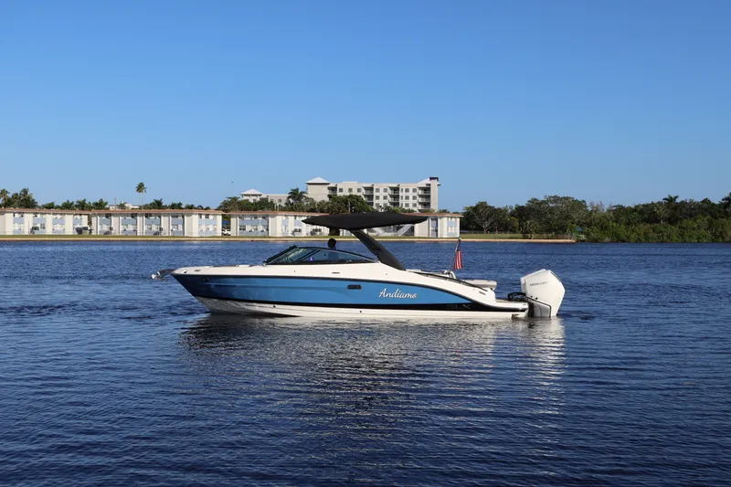 Slide: The Image of Sea Ray 280 SLX OUTBOARD 2024 - 12