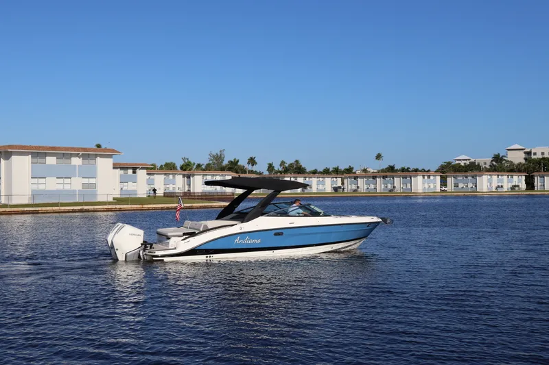 Slide: The Image of Sea Ray 280 SLX OUTBOARD 2024 - 2