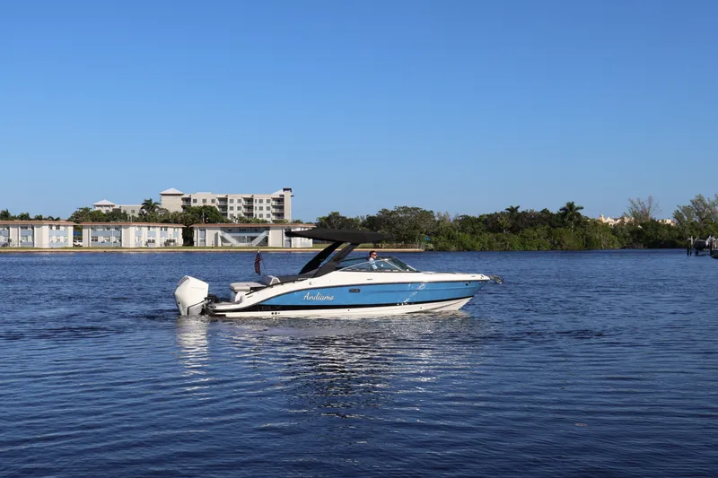 Slide: The Image of Sea Ray 280 SLX OUTBOARD 2024 - 21