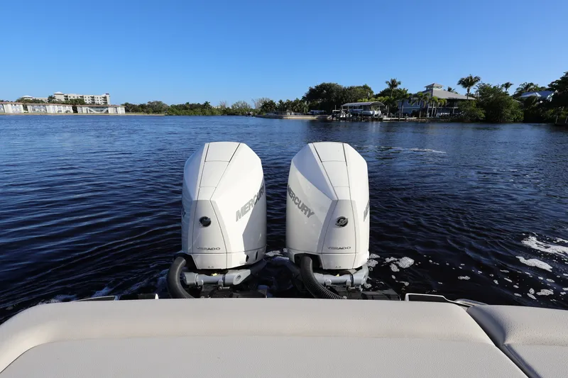 Slide: The Image of Sea Ray 280 SLX OUTBOARD 2024 - 24