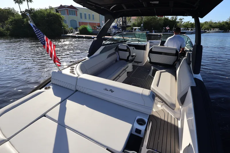 Slide: The Image of Sea Ray 280 SLX OUTBOARD 2024 - 27