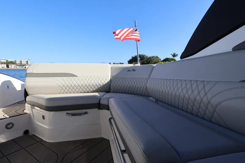 Slide: The Image of Sea Ray 280 SLX OUTBOARD 2024 - 29