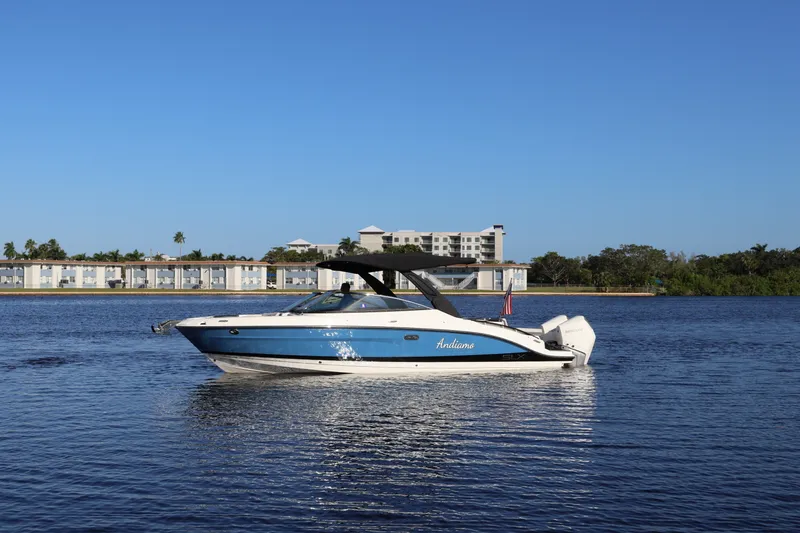 The Image of Sea Ray 280 SLX OUTBOARD 2024 - 0