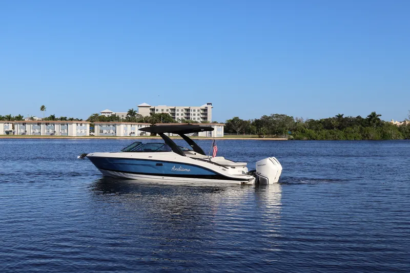 Slide: The Image of Sea Ray 280 SLX OUTBOARD 2024 - 13