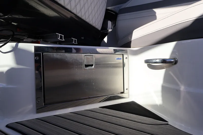 Slide: The Image of Sea Ray 280 SLX OUTBOARD 2024 - 31