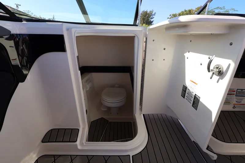 Slide: The Image of Sea Ray 280 SLX OUTBOARD 2024 - 34