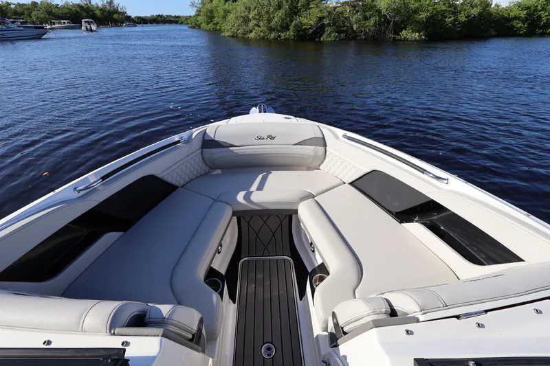 Slide: The Image of Sea Ray 280 SLX OUTBOARD 2024 - 36