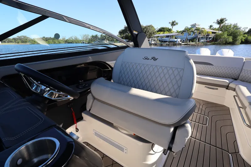 Slide: The Image of Sea Ray 280 SLX OUTBOARD 2024 - 41