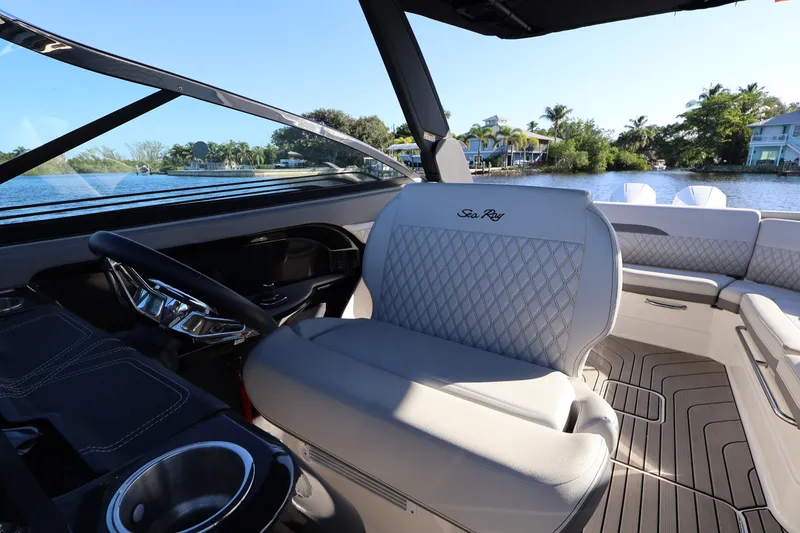 Slide: The Image of Sea Ray 280 SLX OUTBOARD 2024 - 42