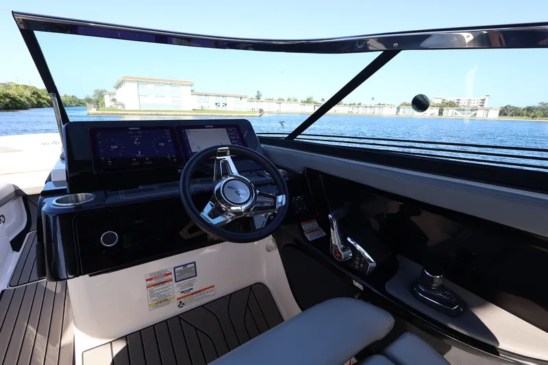 Slide: The Image of Sea Ray 280 SLX OUTBOARD 2024 - 43