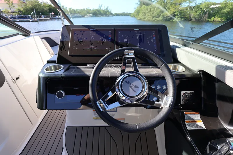 Slide: The Image of Sea Ray 280 SLX OUTBOARD 2024 - 46