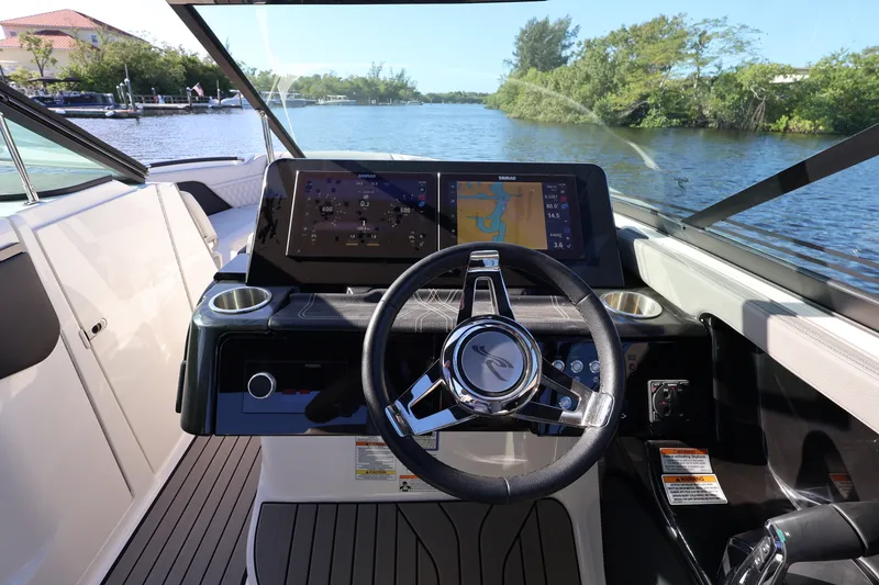 Slide: The Image of Sea Ray 280 SLX OUTBOARD 2024 - 47