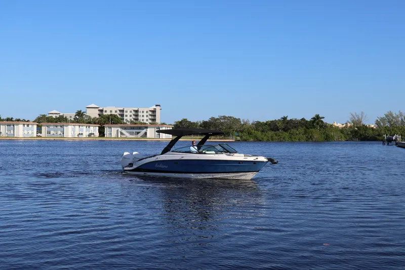 Slide: The Image of Sea Ray 280 SLX OUTBOARD 2024 - 23