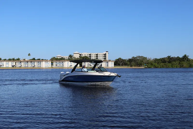 Slide: The Image of Sea Ray 280 SLX OUTBOARD 2024 - 6