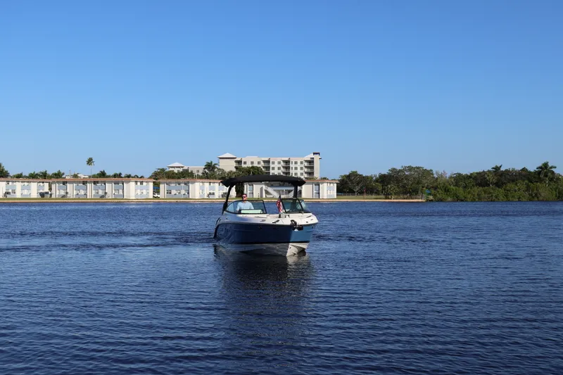 Slide: The Image of Sea Ray 280 SLX OUTBOARD 2024 - 7