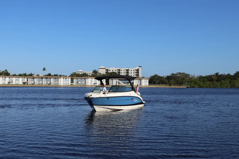 Slide: The Image of Sea Ray 280 SLX OUTBOARD 2024 - 9