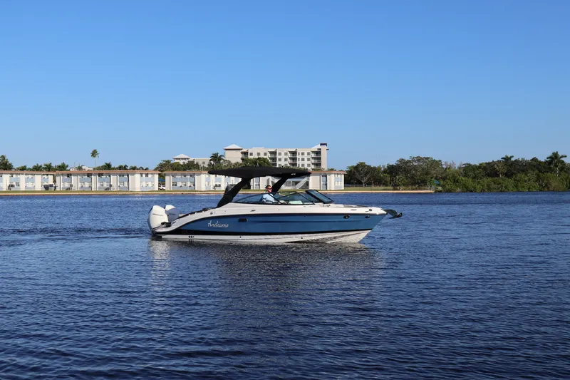 Slide: The Image of Sea Ray 280 SLX OUTBOARD 2024 - 5
