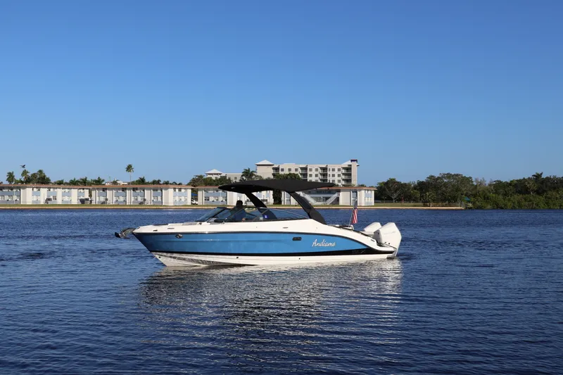 Slide: The Image of Sea Ray 280 SLX OUTBOARD 2024 - 11