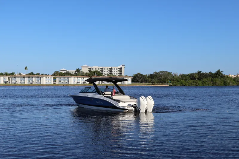 Slide: The Image of Sea Ray 280 SLX OUTBOARD 2024 - 14
