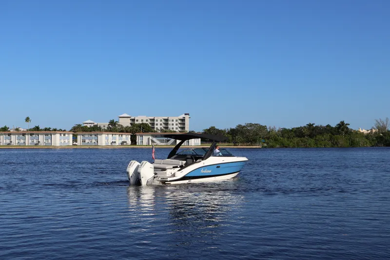 Slide: The Image of Sea Ray 280 SLX OUTBOARD 2024 - 20