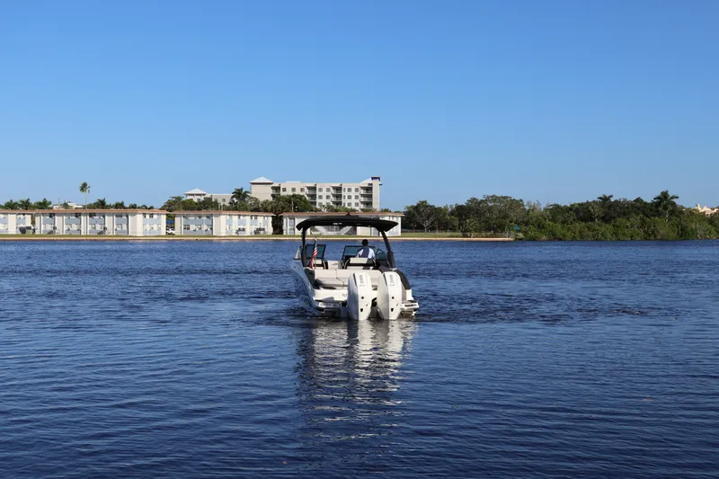 Slide: The Image of Sea Ray 280 SLX OUTBOARD 2024 - 16