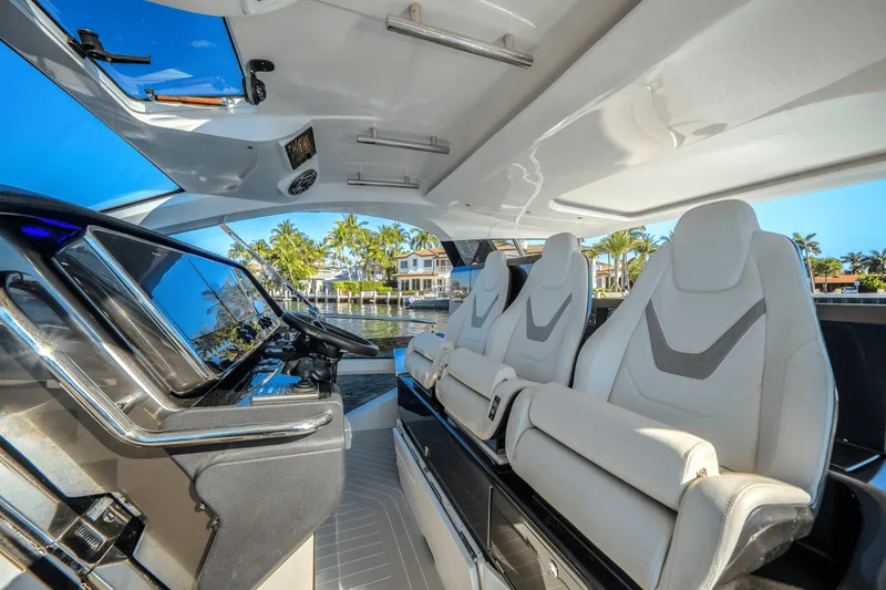 Slide: The Image of Azimut Verve 47 2021 - 25