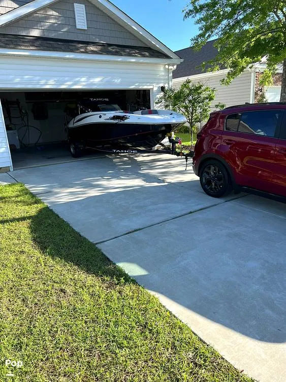 Slide: The Image of Tahoe T16 2022 - 12396139