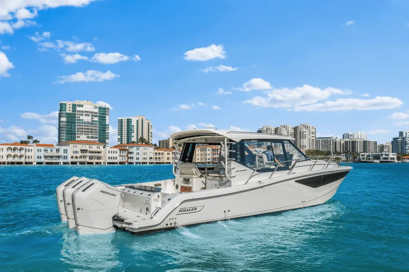 Slide: The Image of Boston Whaler 405 CONQUEST 2022 - 15