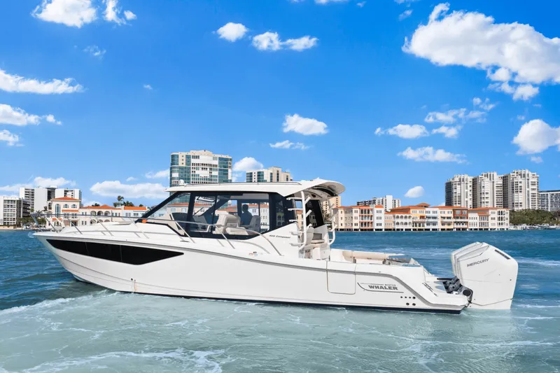 Slide: The Image of Boston Whaler 405 CONQUEST 2022 - 4