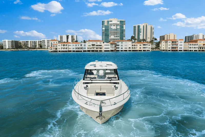 Slide: The Image of Boston Whaler 405 CONQUEST 2022 - 7