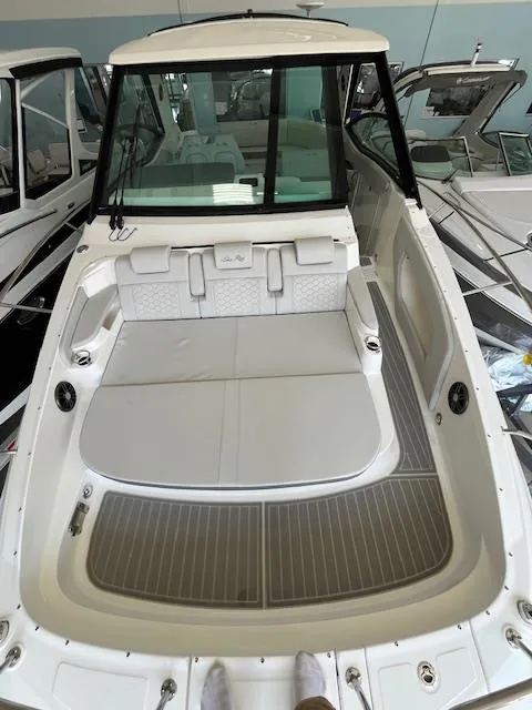 Slide: The Image of Sea Ray 320 DA 2025 - 3