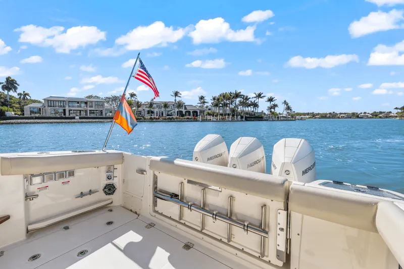 Slide: The Image of Boston Whaler 350 REALM 2022 - 11