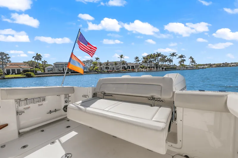 Slide: The Image of Boston Whaler 350 REALM 2022 - 12