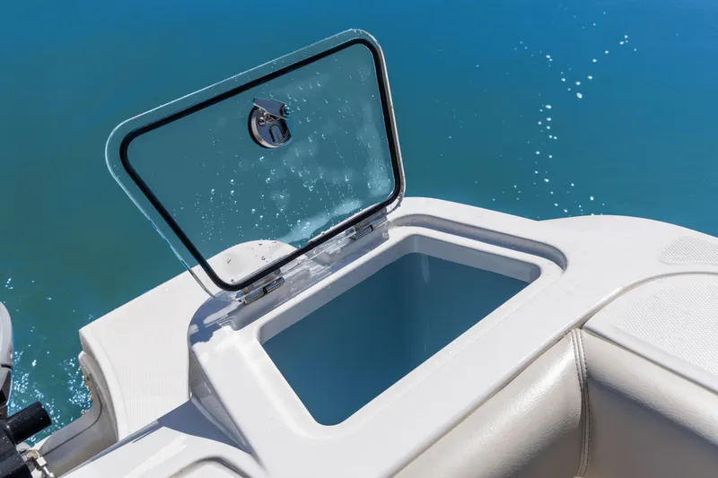 Slide: The Image of Boston Whaler 350 REALM 2022 - 15