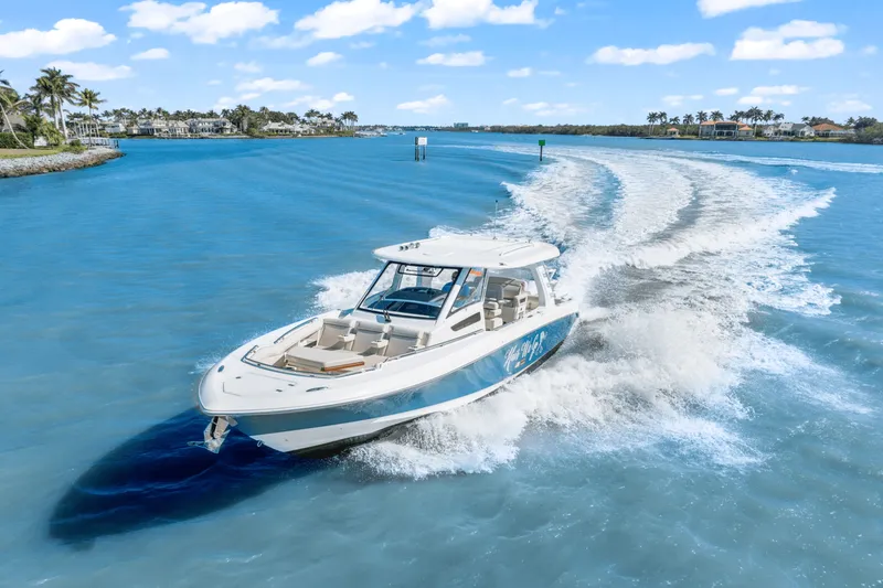 Slide: The Image of Boston Whaler 350 REALM 2022 - 2
