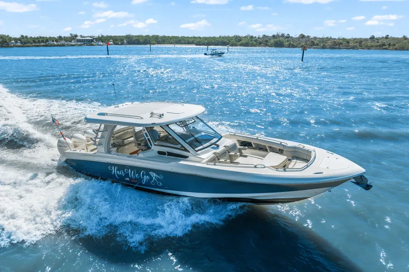 Slide: The Image of Boston Whaler 350 REALM 2022 - 3
