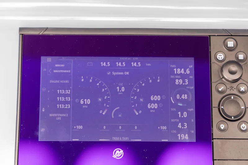 Slide: The Image of Boston Whaler 350 REALM 2022 - 32