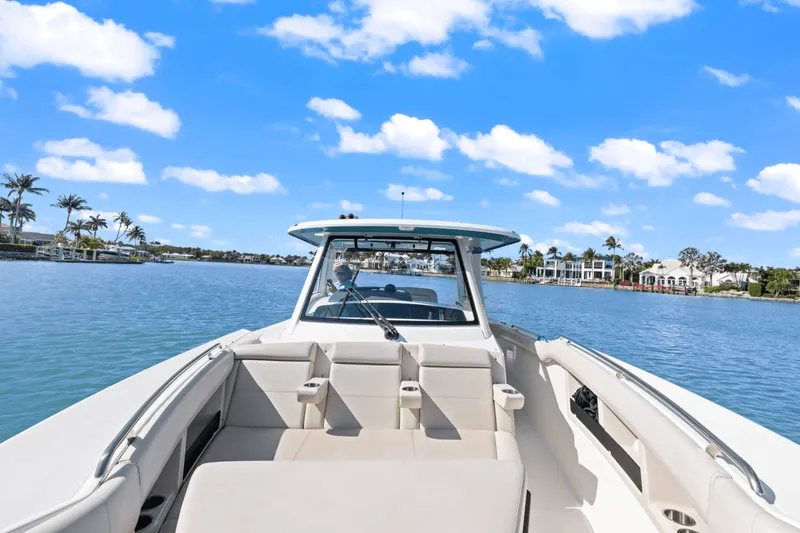 Slide: The Image of Boston Whaler 350 REALM 2022 - 36