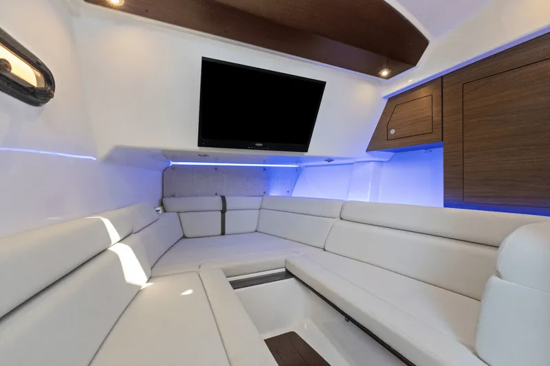 Slide: The Image of Boston Whaler 350 REALM 2022 - 39