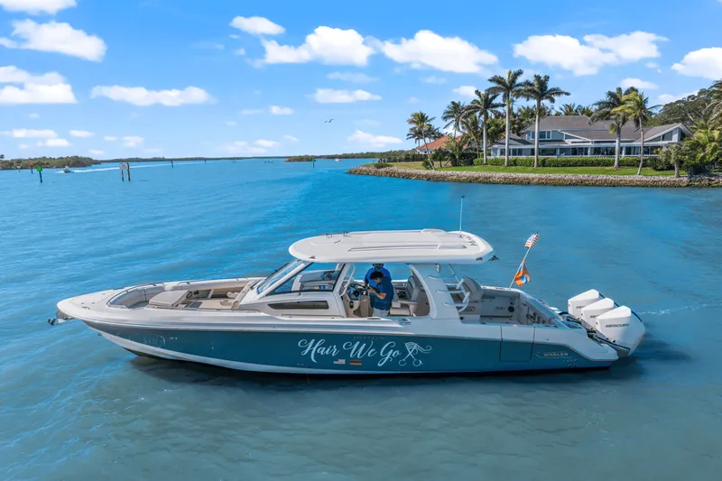 Slide: The Image of Boston Whaler 350 REALM 2022 - 4