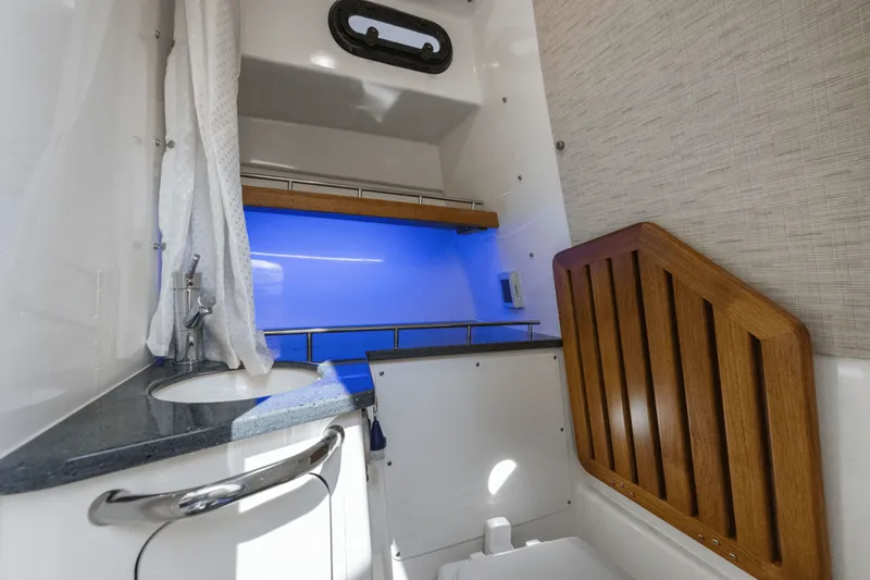 Slide: The Image of Boston Whaler 350 REALM 2022 - 42